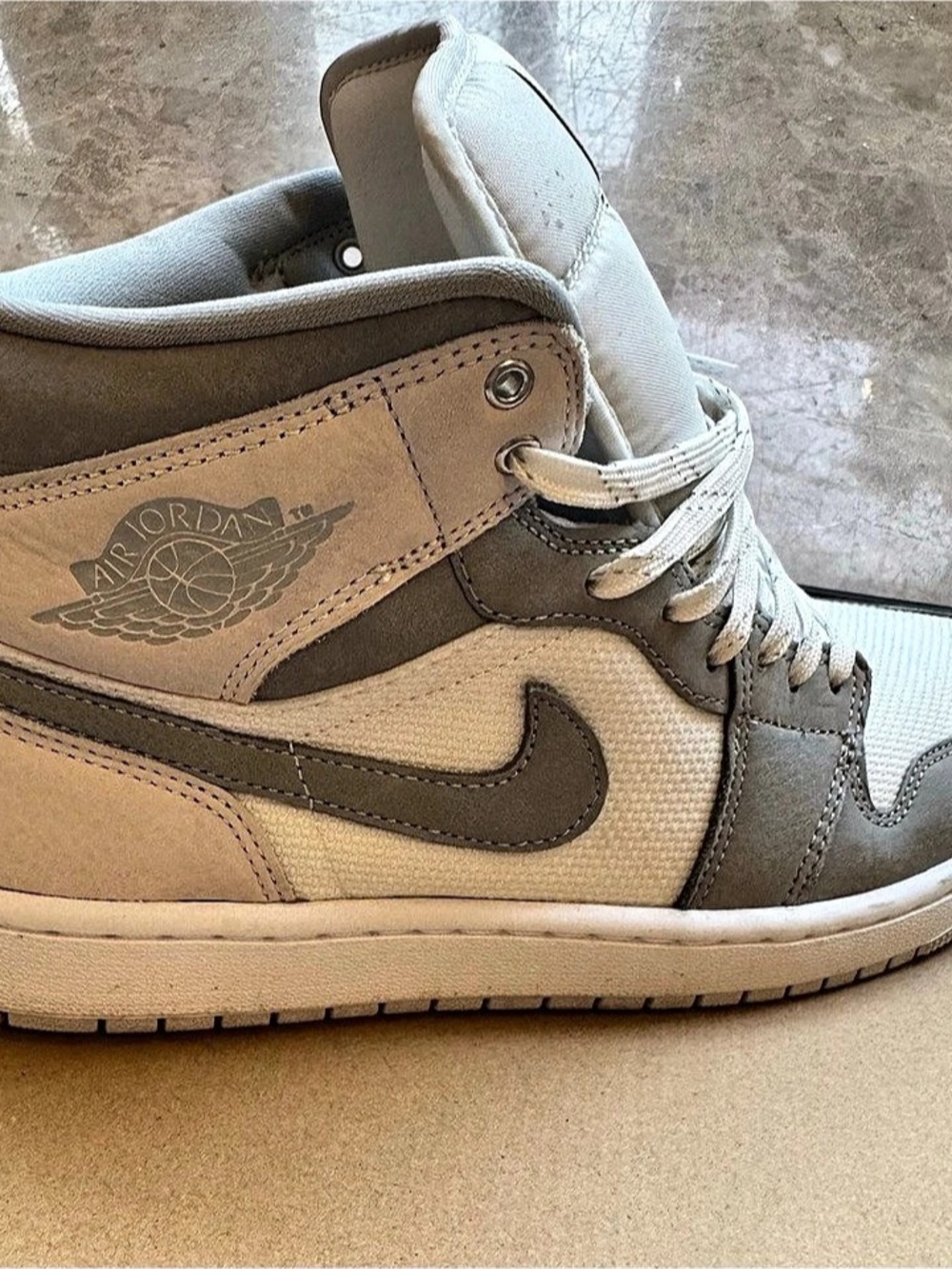 Jordan Air Jordan 1 Mid SE High-Top Sneakers Gray & White US 9.5